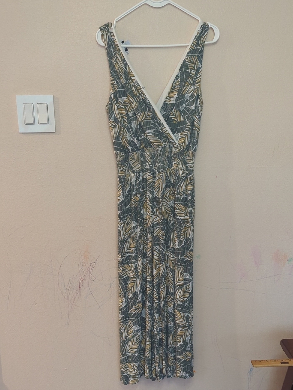 Nine West Green and Cream Leaf-Print Wide-Leg Jumpsuit - Picture 2 of 10